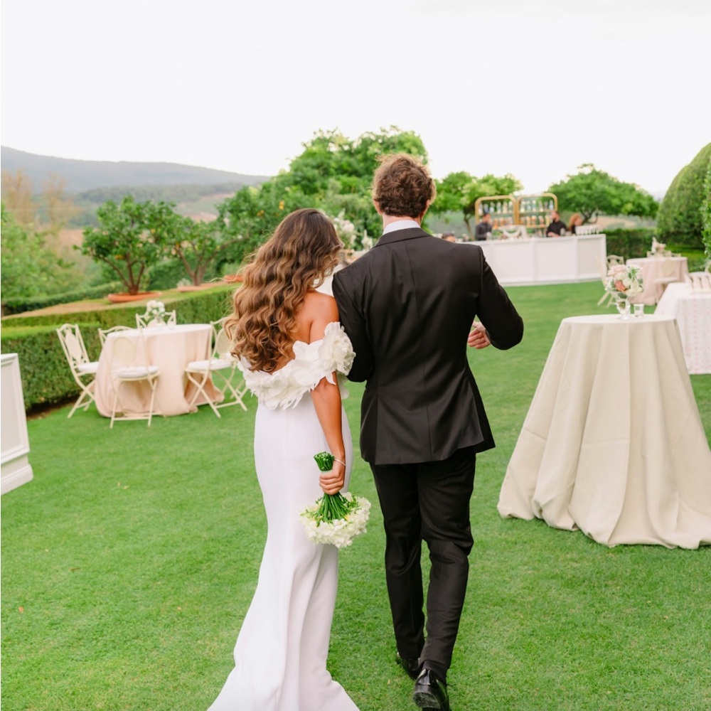 Oscar de la Renta Wedding Dress - Picture 4 of 5